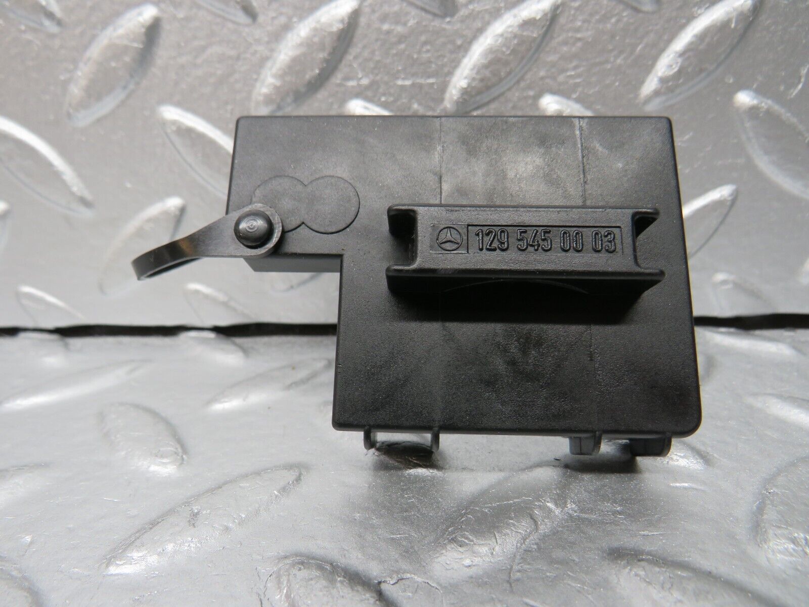 31324 Mercedes-Benz S124 220TE Diagnostic Connector 1295455540 1295450003