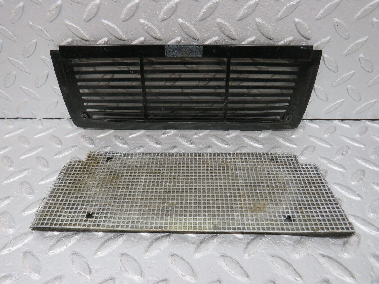 37489 Mercedes-Benz W109 300SEL Dashboard Speaker Cover