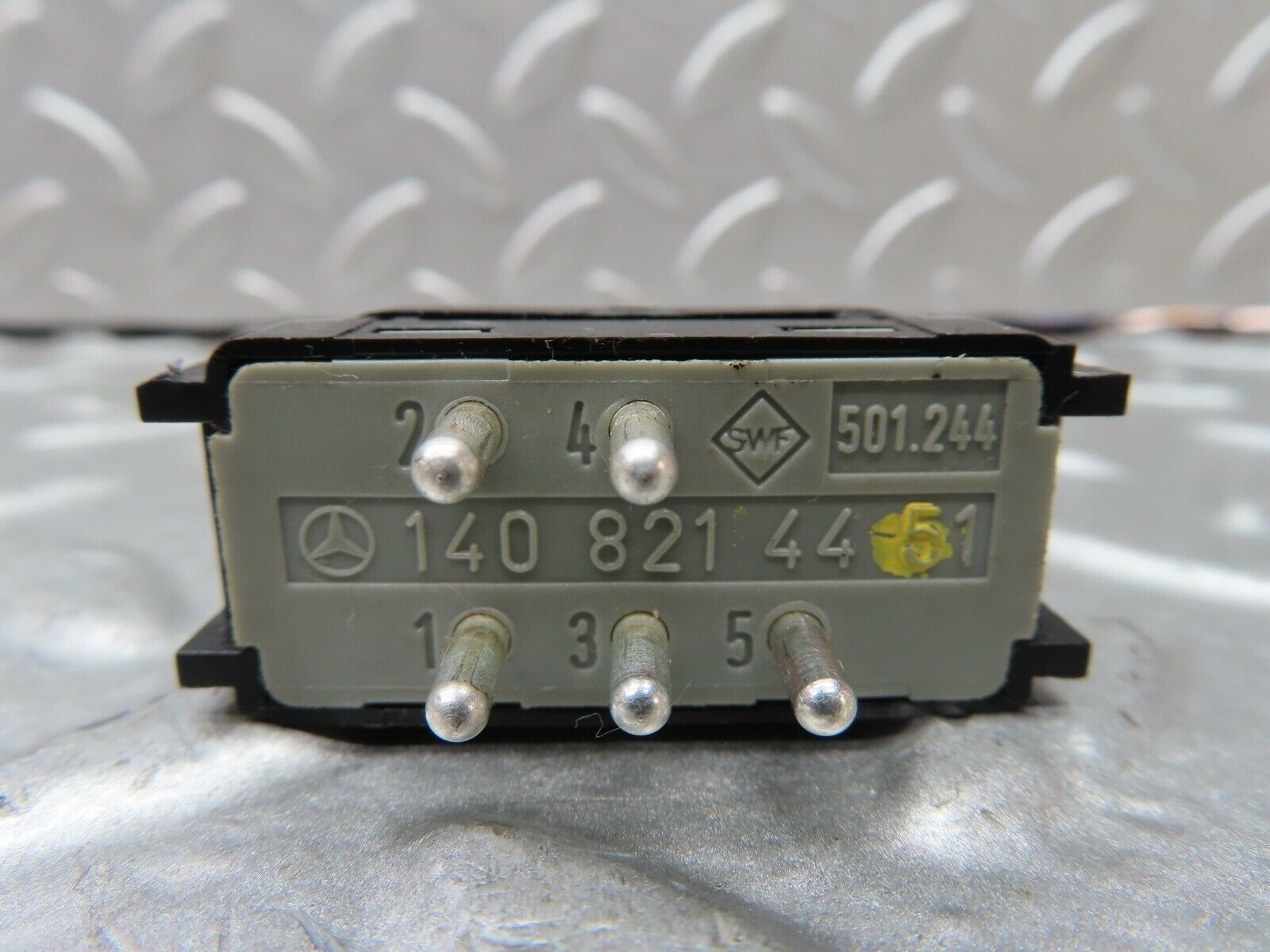 19719 Mercedes-Benz C140 CL420 Coupe Trunk Lid Open Release Button 1408214451