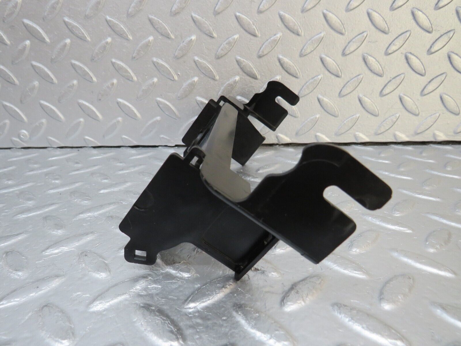 36998 Mercedes-Benz C126 420SEC Coupe Heater Control Switch Bracket 1268330014