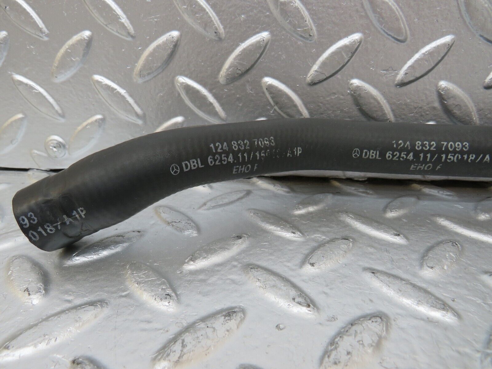 25796 Mercedes-Benz W124 280E Heater Hose 1248327093