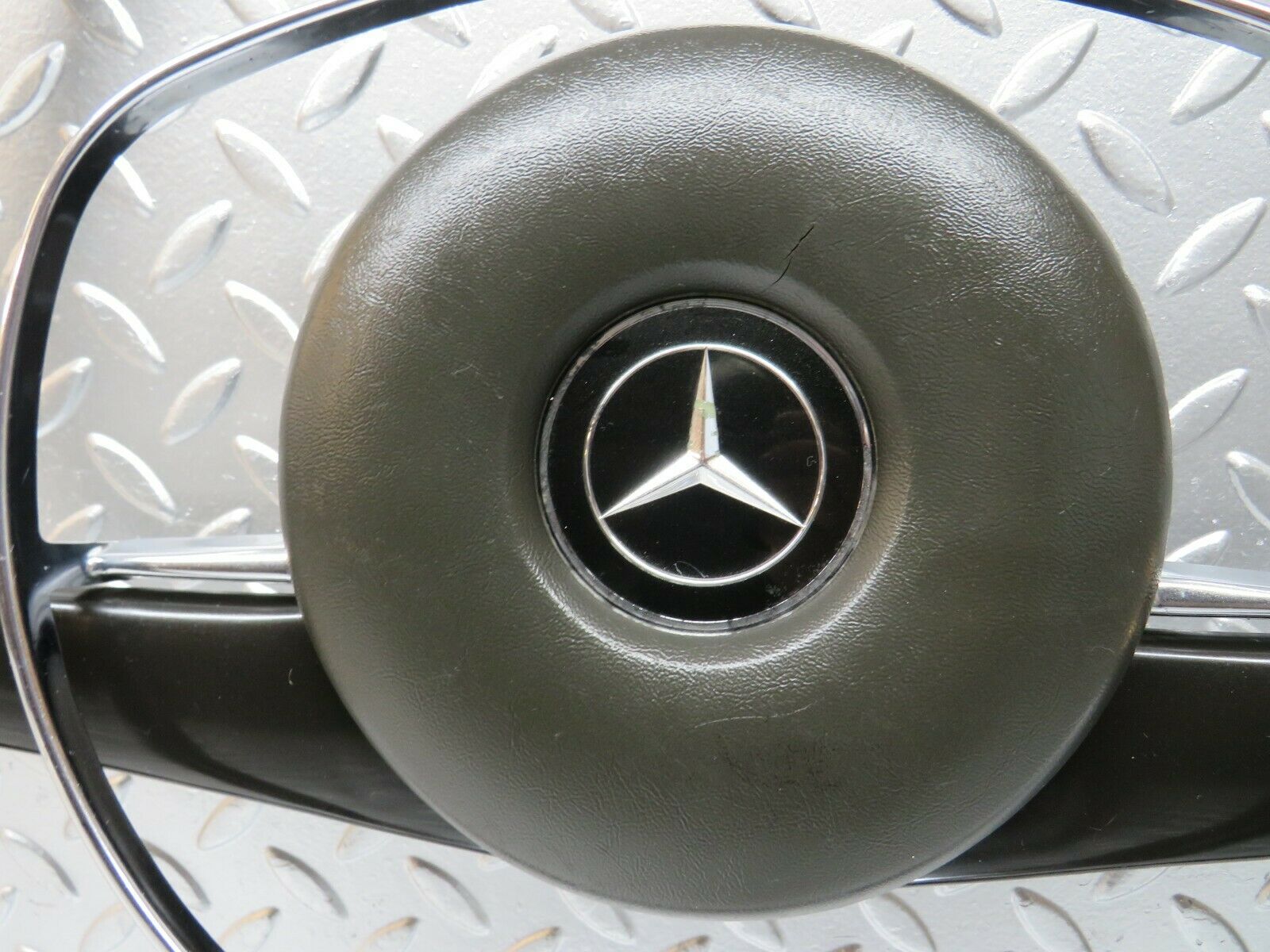 24529 Mercedes-Benz W108 Steering Wheel