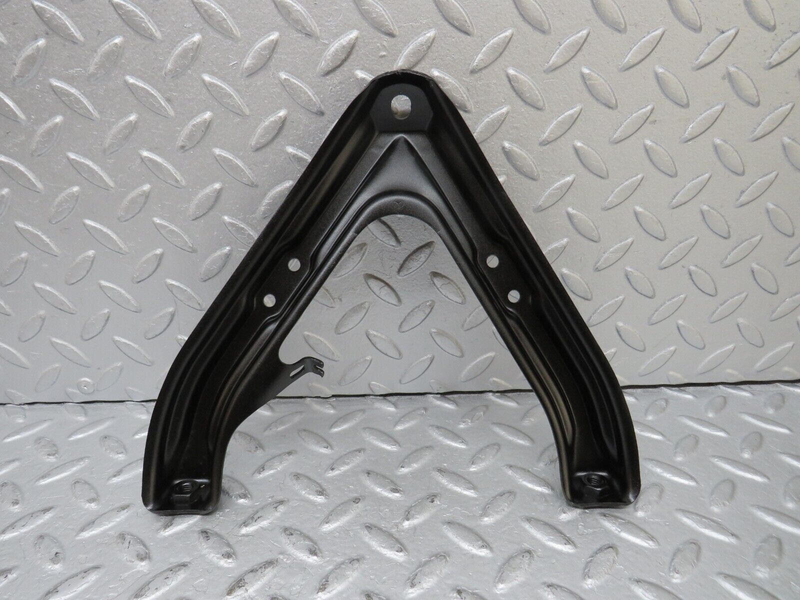 36773 Mercedes-Benz W201 190E 2.0L Air Intake Manifold Bracket