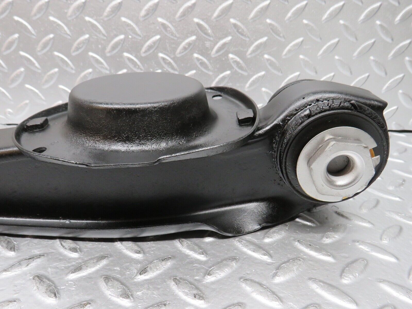 0392 Mercedes-Benz W108 280SE Rear Axle Spring Coil Mount