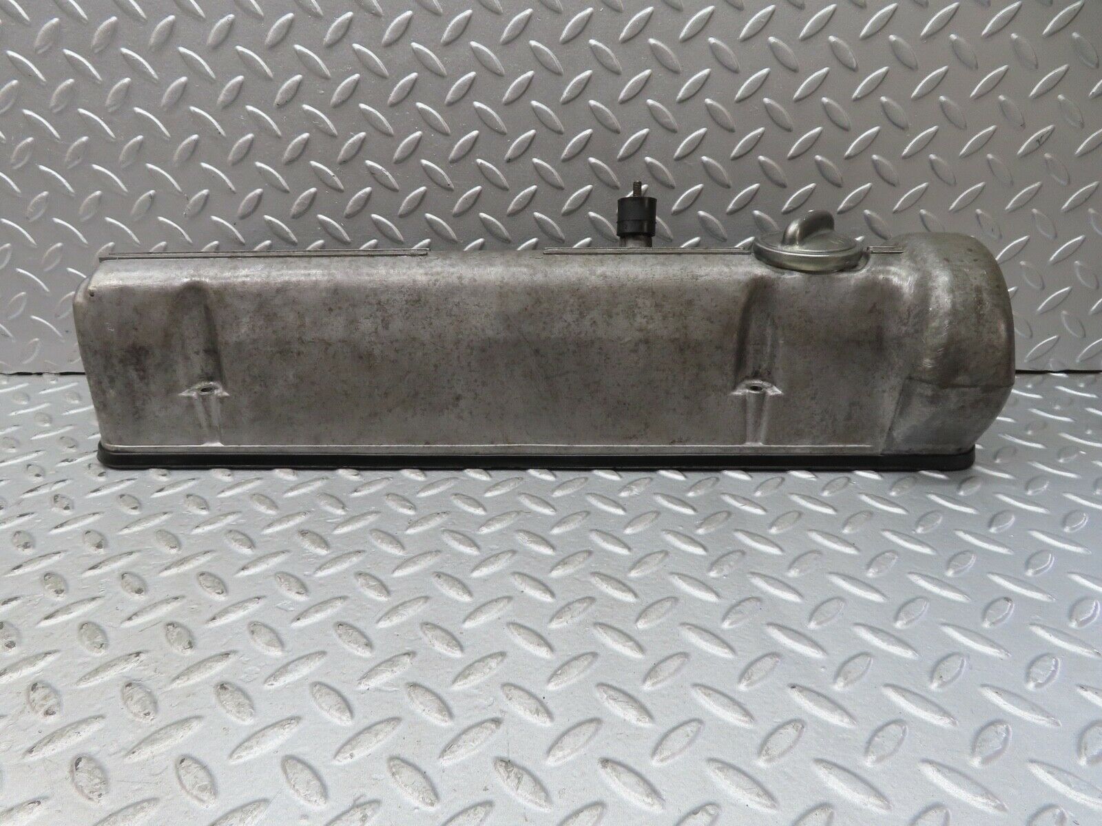 17756 Mercedes-Benz W116 450SEL Cylinder Head Valve Cover Right Side