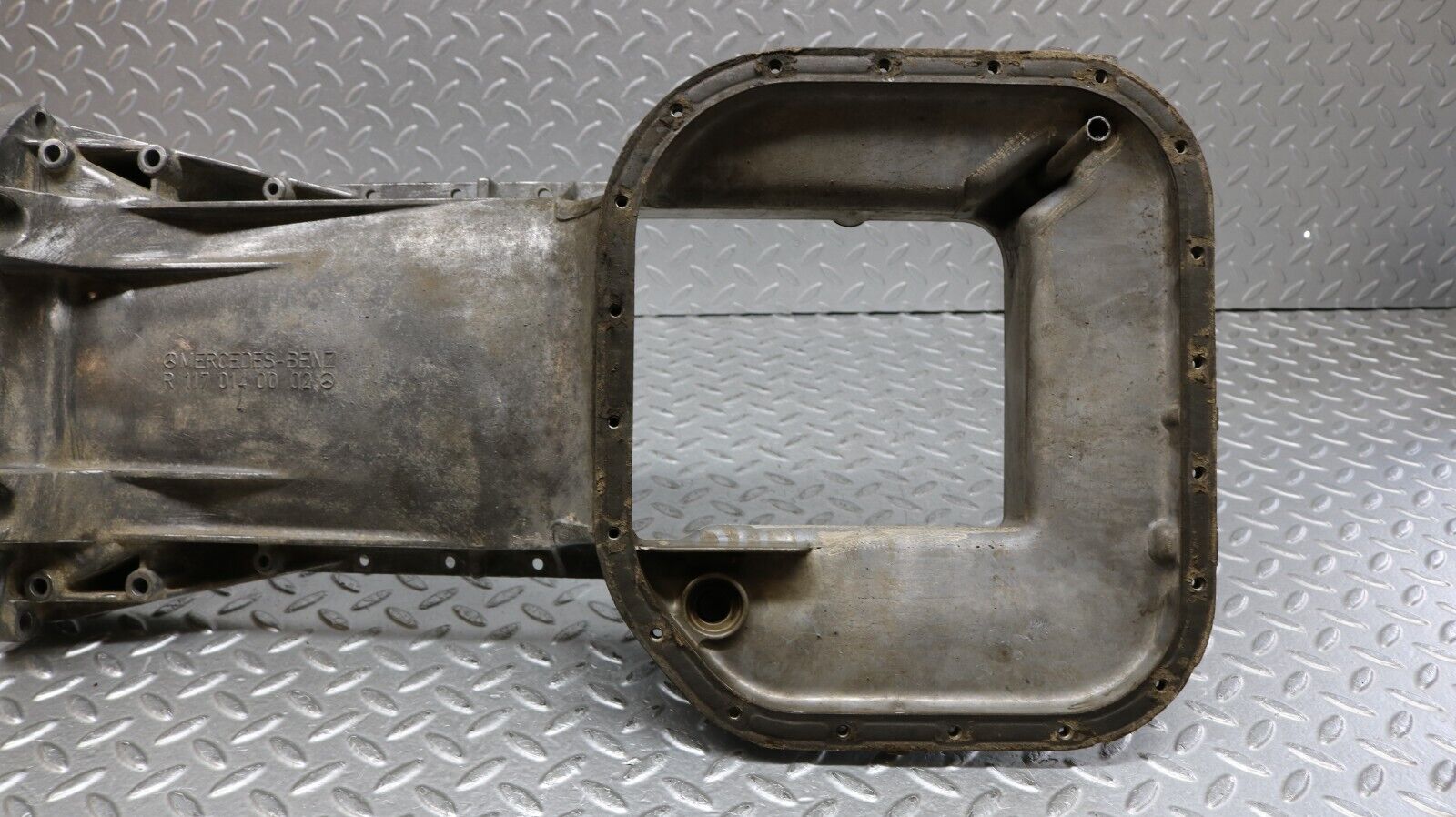 37172 Mercedes-Benz C126 420SEC Coupe Oil Pan Oil Sump 1170140002