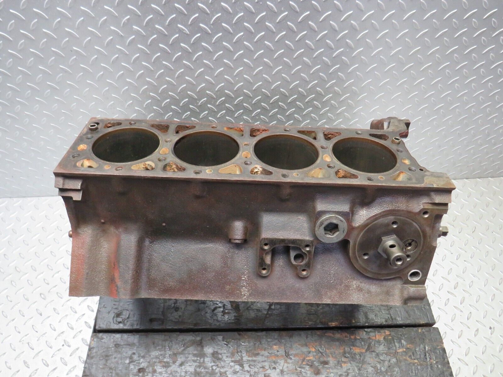 37675 Mercedes-Benz W109 300SE Engine Block M116.981 1160110601