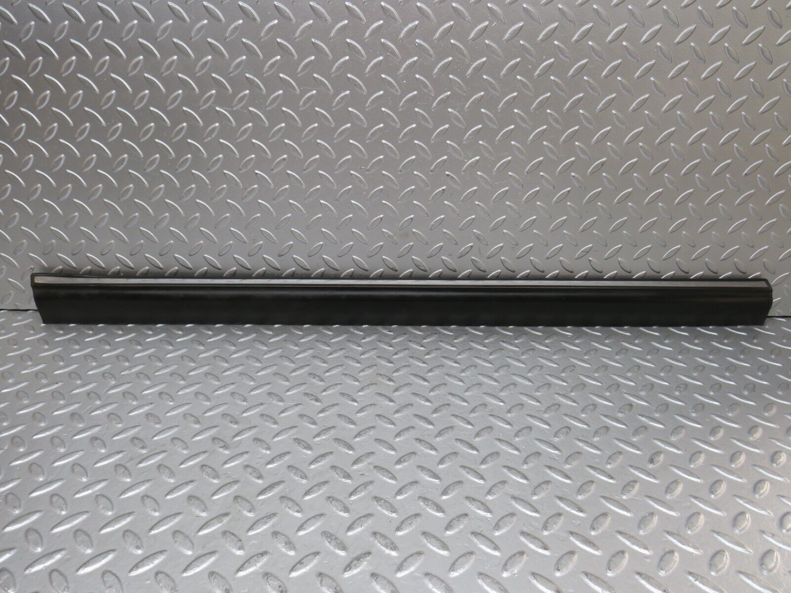 27899 Mercedes-Benz W123 280E Front Left Door Lower Moulding Trim