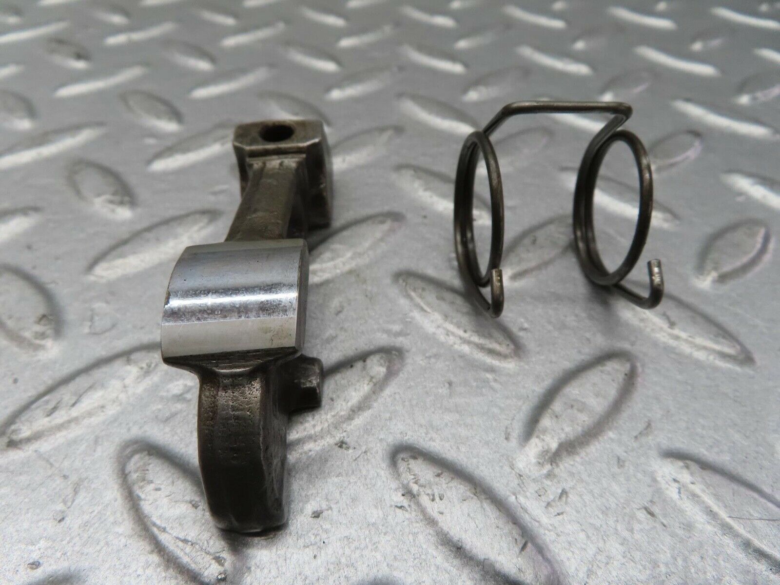 13371 Mercedes-Benz W111 230S Valve Rocker Arm With Retaining Spring