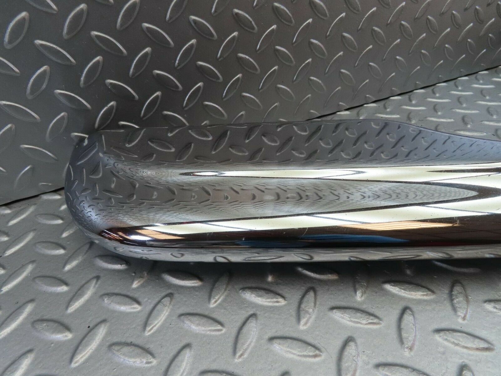 10617 Mercedes-Benz W108 Front Left Upper Bumper Corner