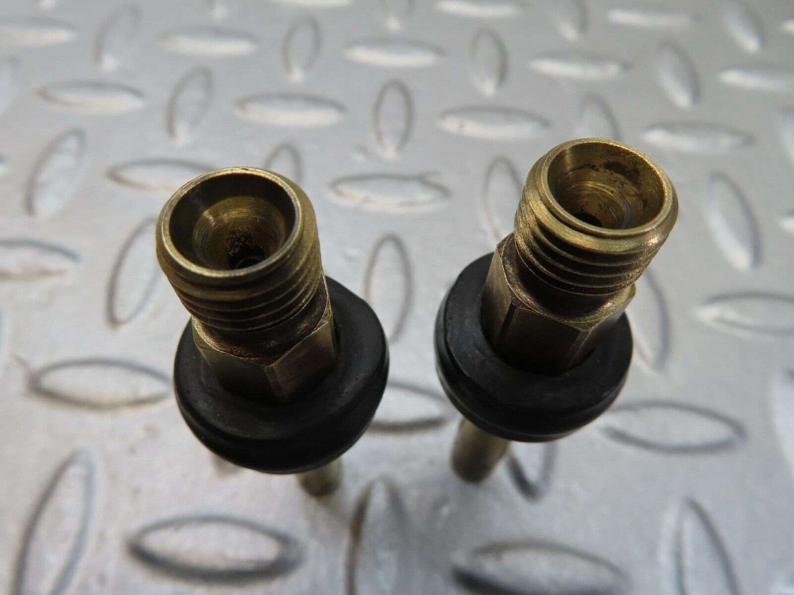 15939 Mercedes-Benz W123 280E 2x Fuel Injectors Bosch 0437502010