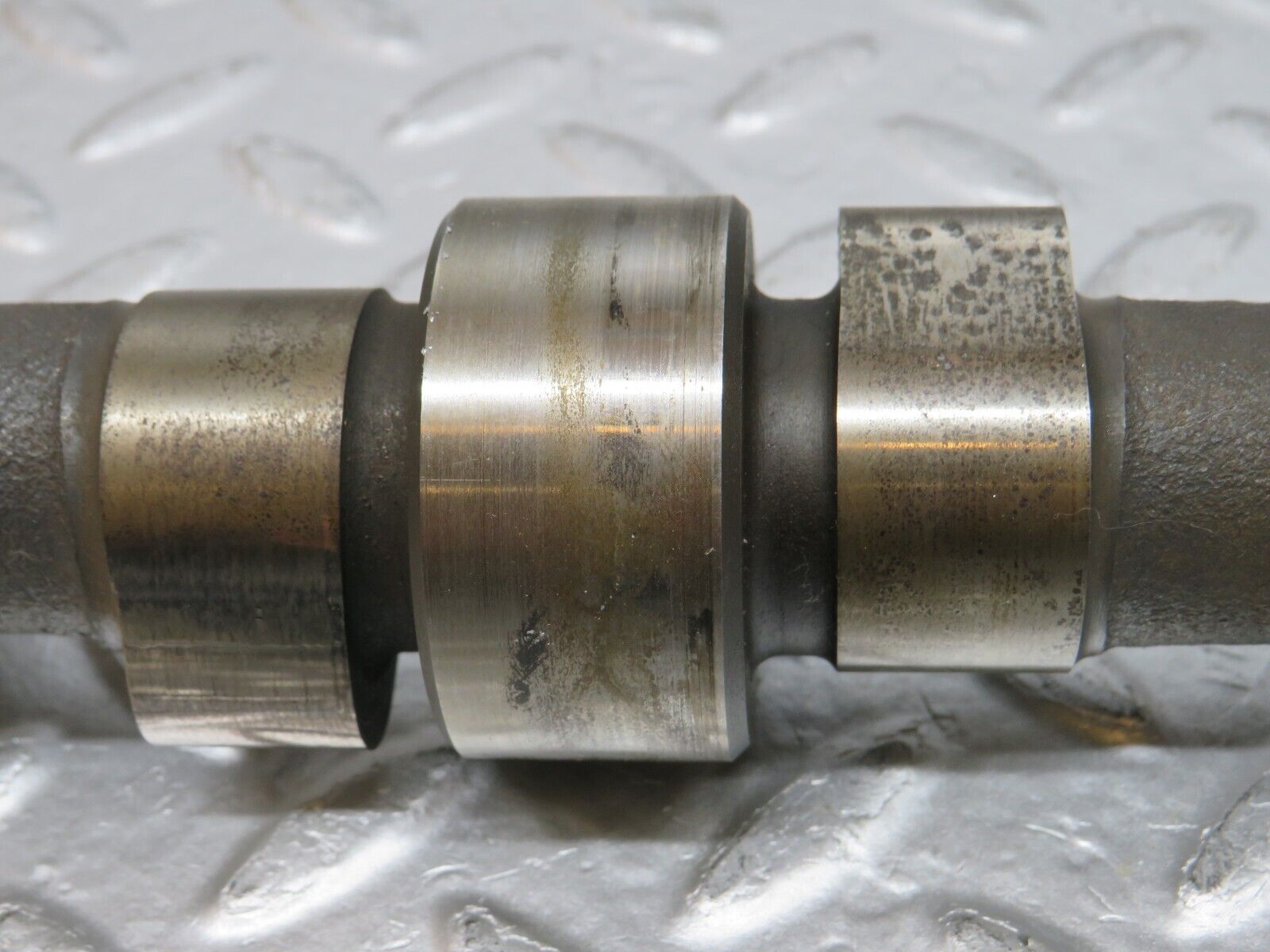 0878 Mercedes-Benz W123 240D Camshaft 6160510201