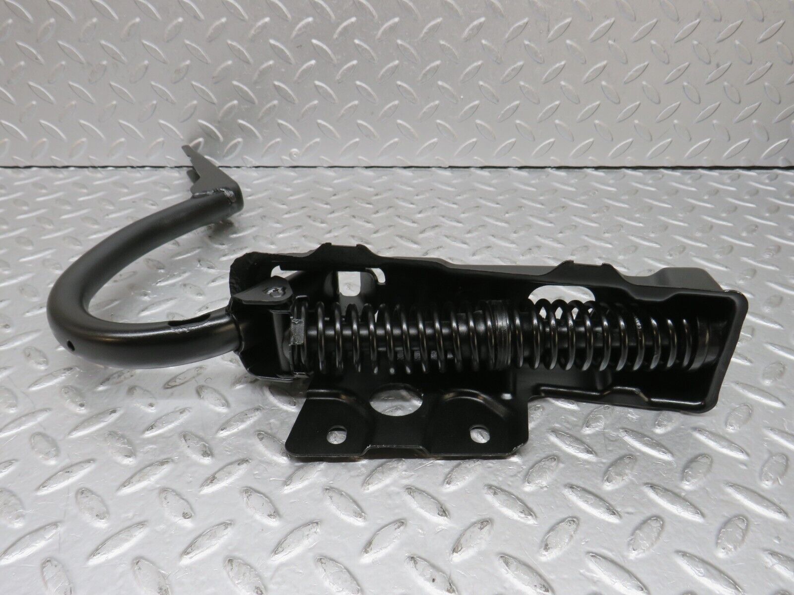 36316 Mercedes-Benz W126 420SE Trunk Hinge Left Side