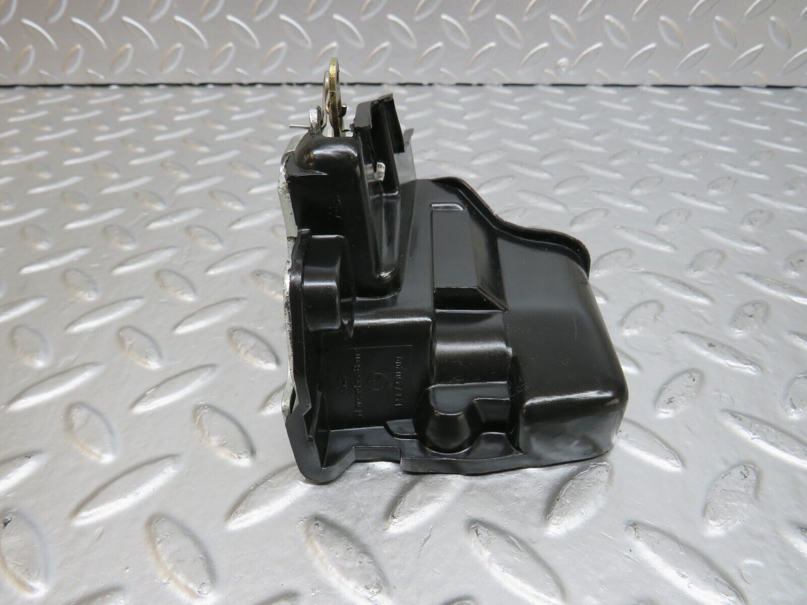 25457 Mercedes-Benz W123 200 Front Right Door Lock Mechanism 1237230208