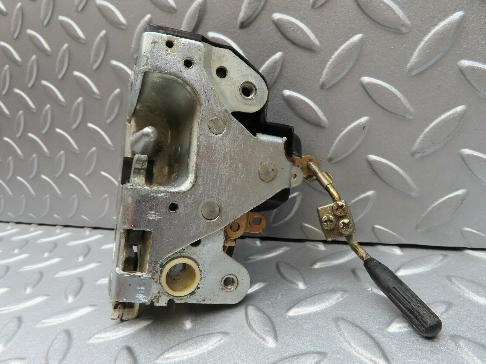 3704 Mercedes-Benz S123 200T Wagon Front Left Door Lock Mechanism 1237230108