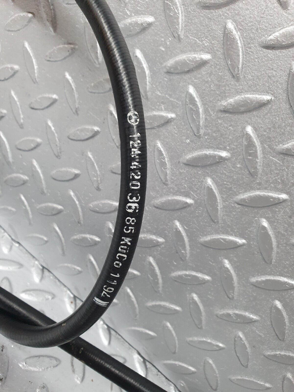 41472 Mercedes-Benz W124 200E Handbrake Cable 1244203685