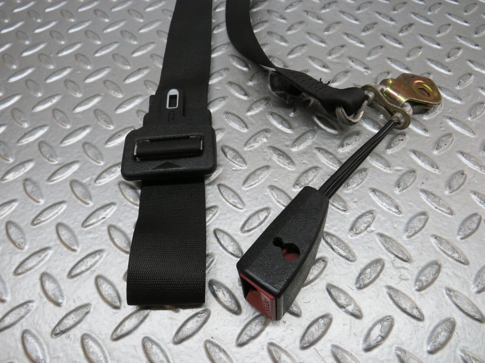 27820 Mercedes-Benz S124 300TE Wagon Rear Seat Belt With Buckles