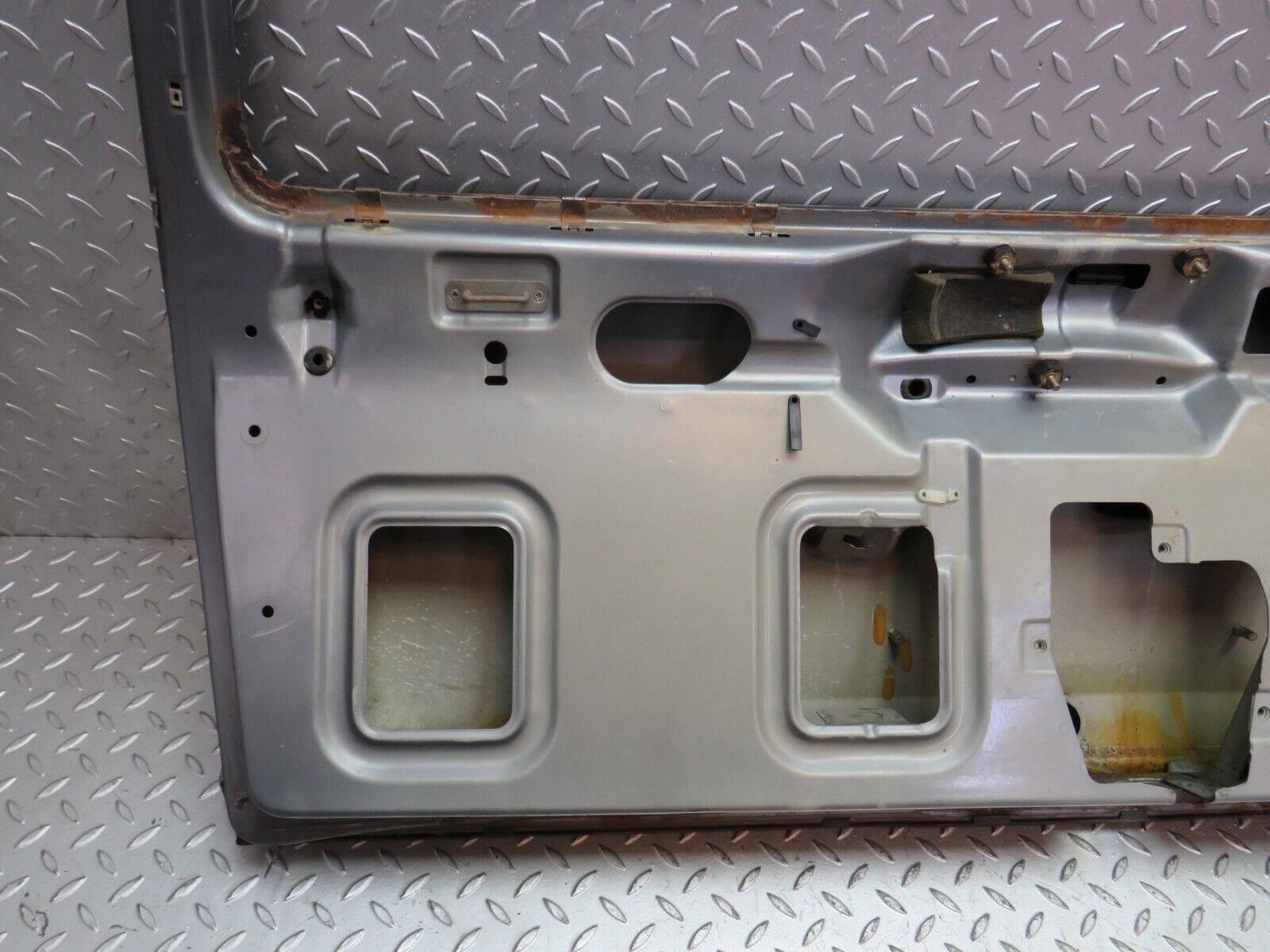 32579 Mercedes-Benz S124 220TE Wagon Tailgate Trunk Door & Handle Moulding Trim