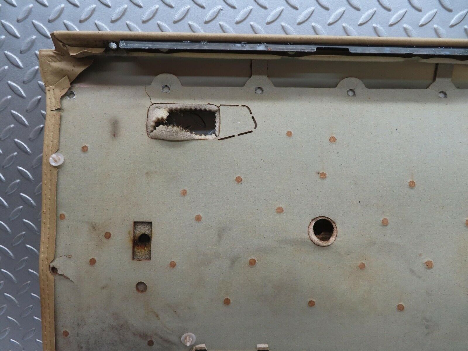 13512 Mercedes-Benz W123 200 Rear Left Door Card Cream