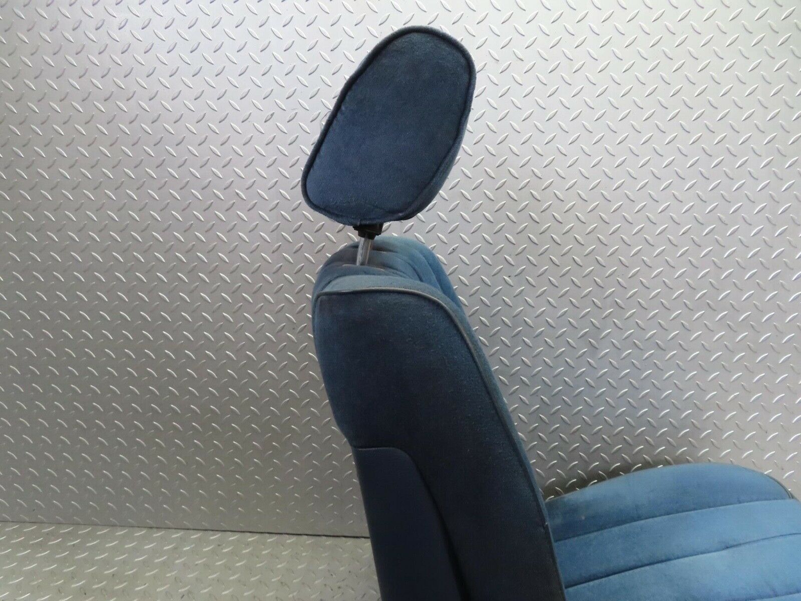 14007 Mercedes-Benz C107 280SLC Front Left Seat Blue