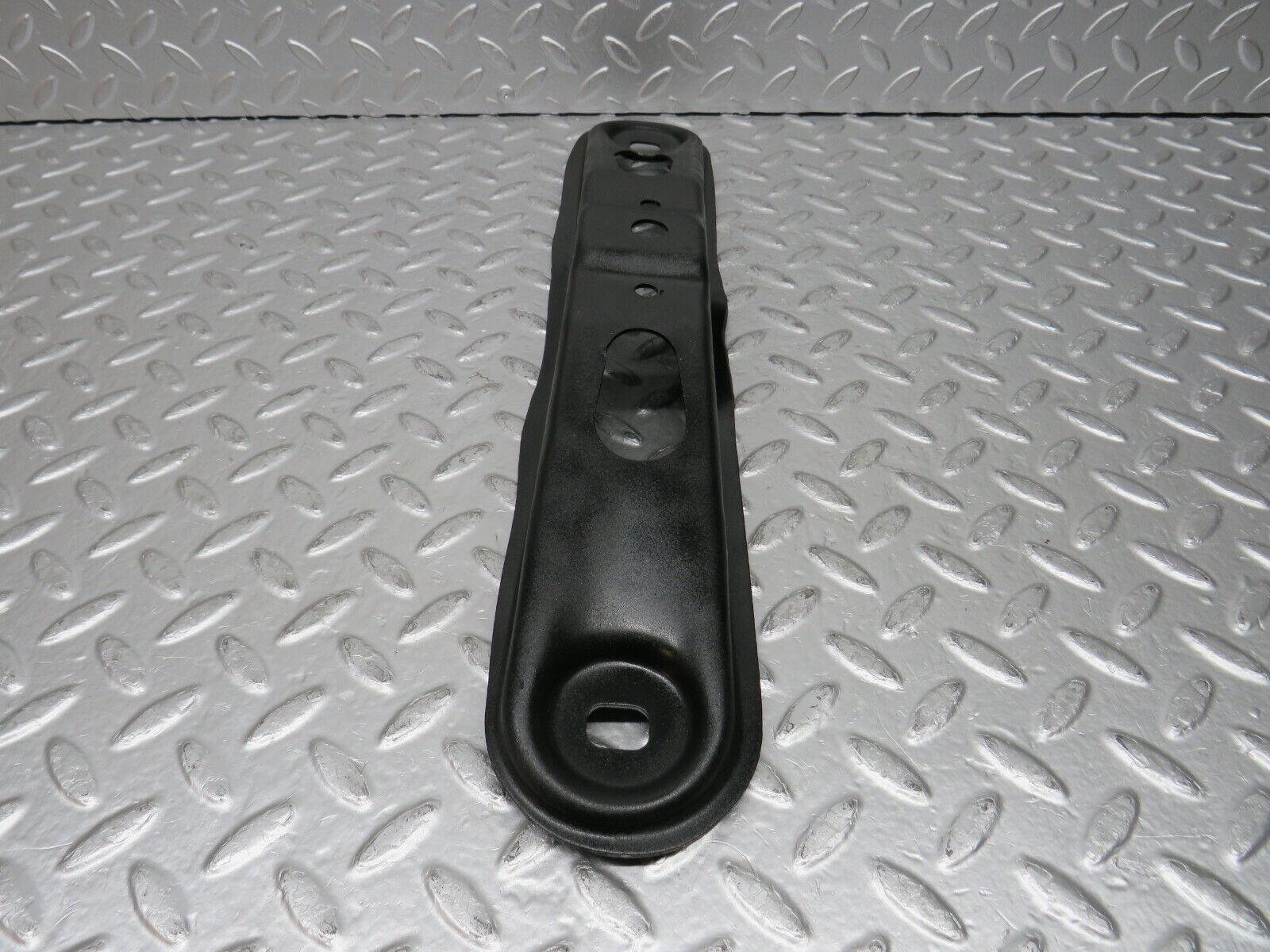 31121 Mercedes-Benz W123 200D Gearbox Mount Bracket