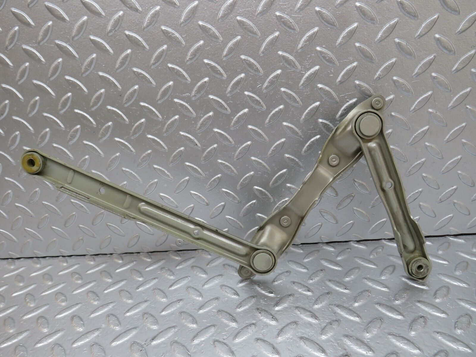 33723 Mercedes-Benz W201 190E 2.0L Bonnet Hinge Right Side