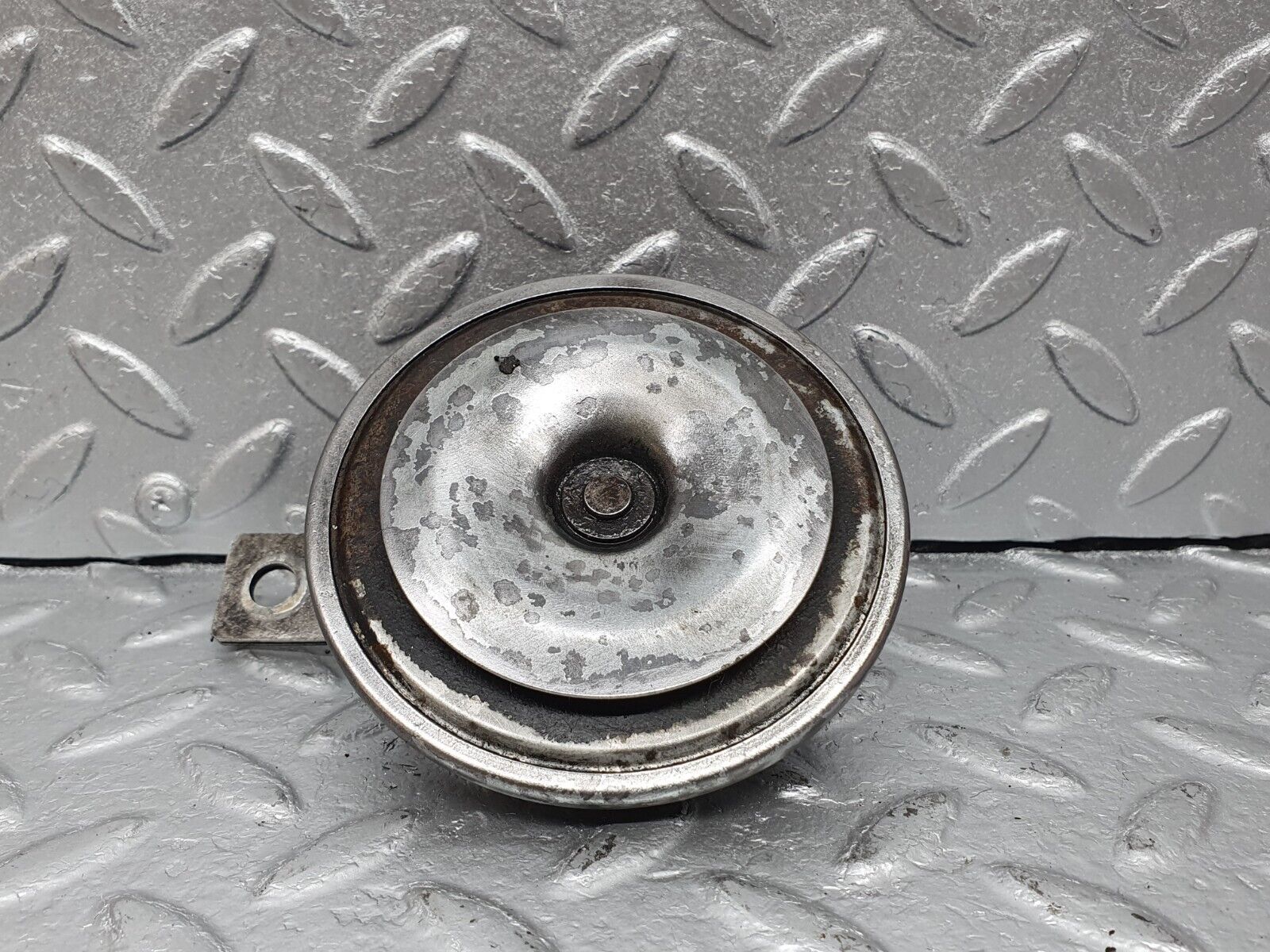 41543 Mercedes-Benz W124 200E Horn Hella 002952