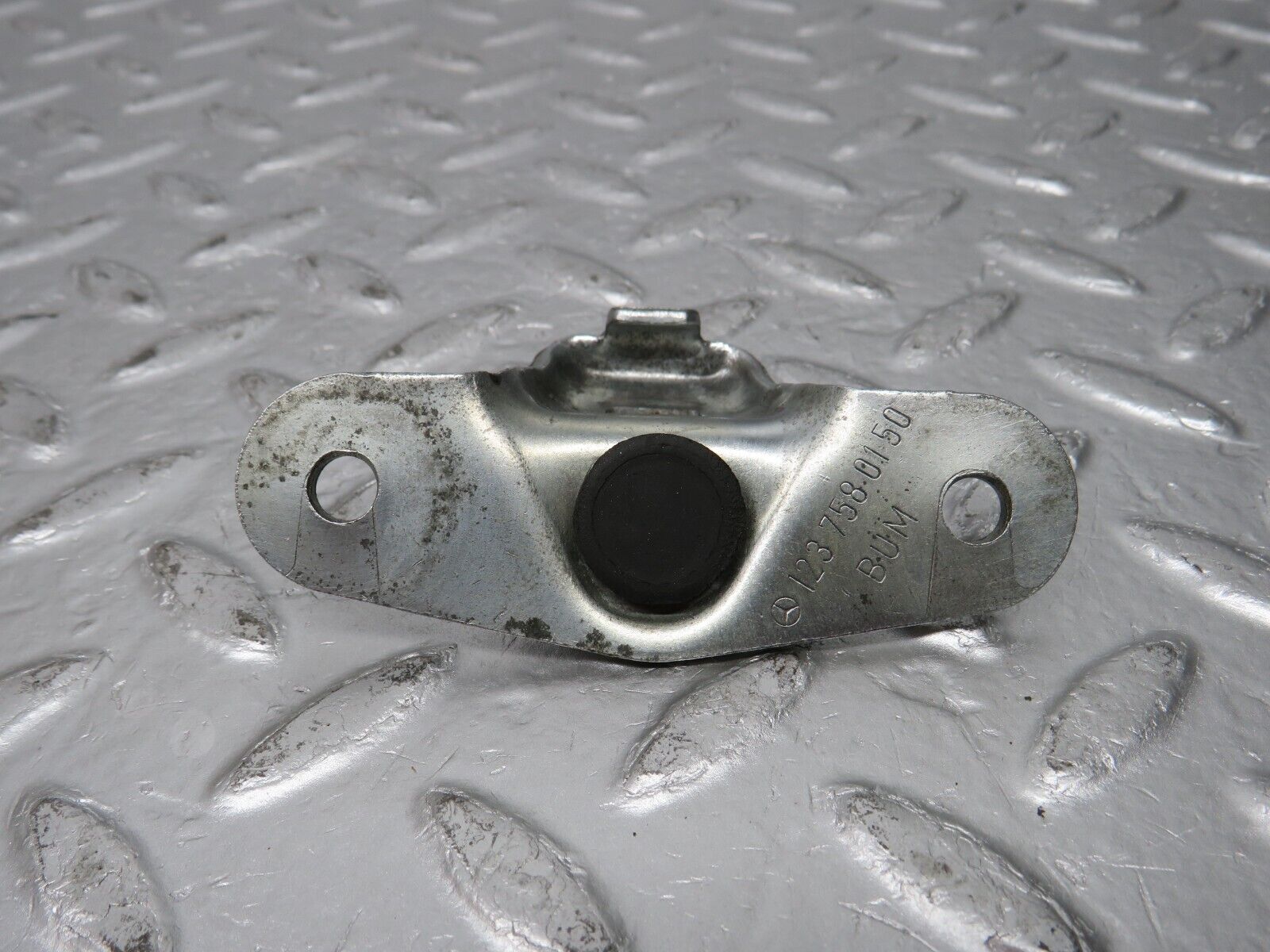 31069 Mercedes-Benz W123 200D Trunk Lock Latch 1237580150