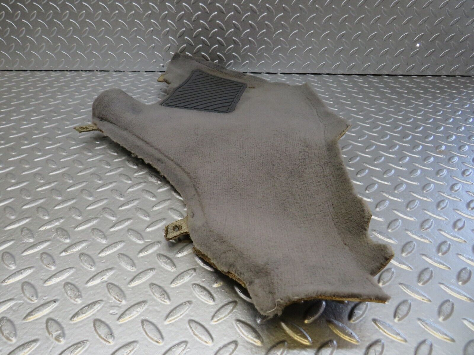 25754 Mercedes-Benz W124 280E Centre Console Carpet Right Side Grey