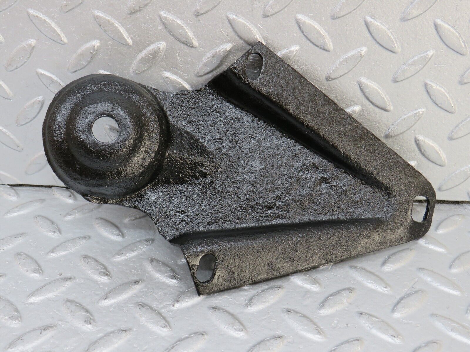 35786 Mercedes-Benz W108 Rear Suspension Axle Mounting Bracket