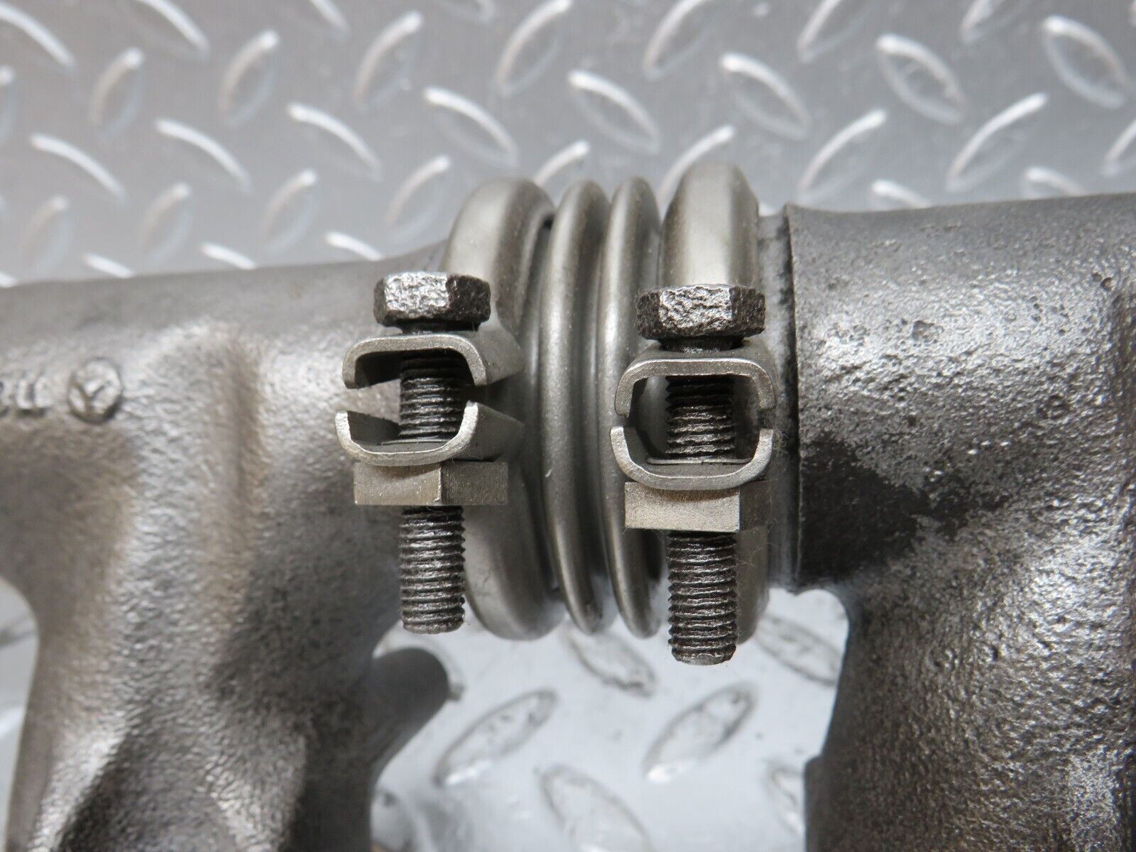 33117 Mercedes-Benz W126 380 V8 Exhaust Manifold Left 1161422302 1161422902