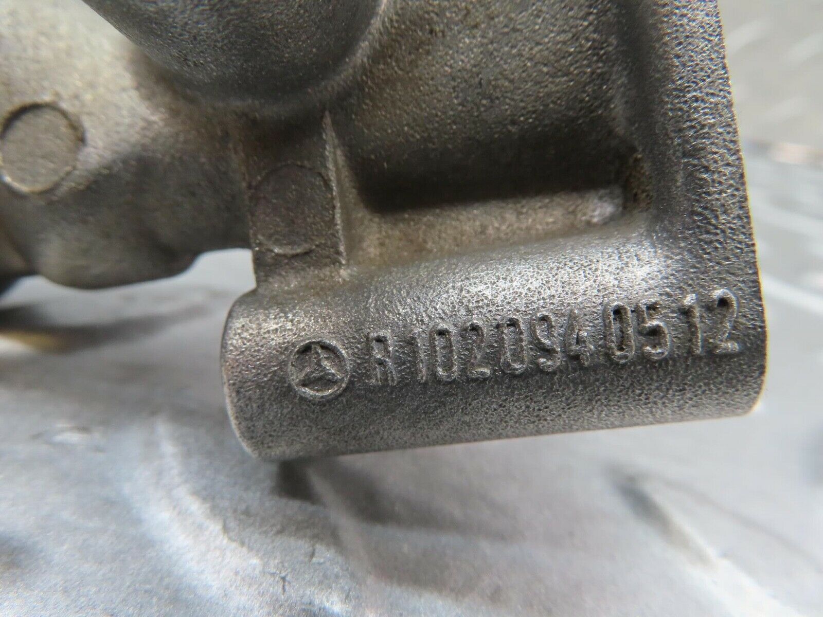 15324 Mercedes-Benz W123 230E Idle Control Valve 1020940512