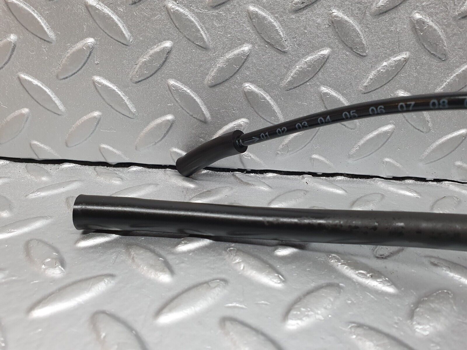 41110 Mercedes-Benz W126 300SE Fuel Vapor Hose Pipe 2014710781