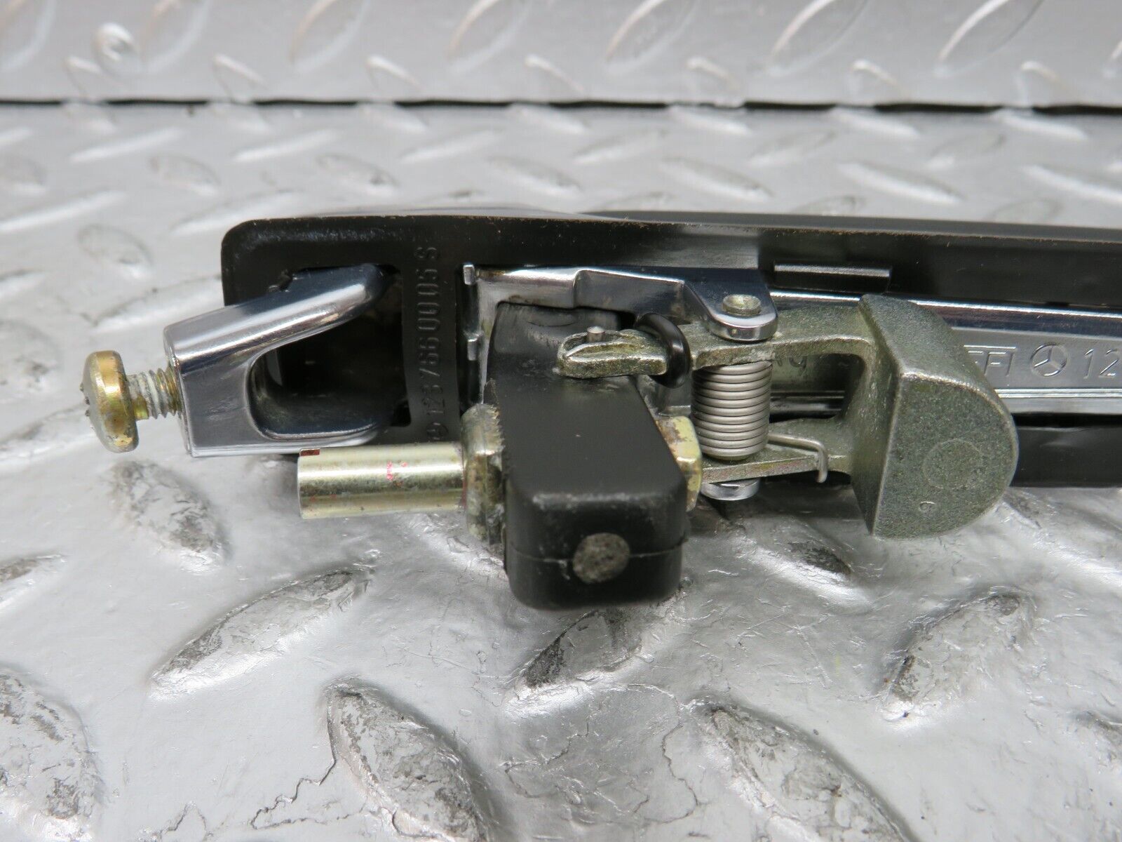 26987 Mercedes-Benz W123 240D Rear Right Exterior Door Handle 1237600359