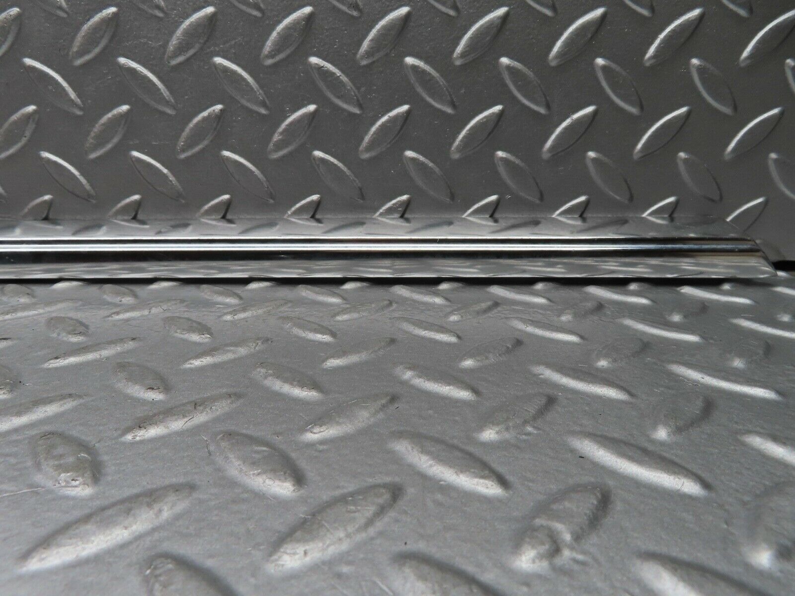 20471 Mercedes-Benz W114 280CE Coupe Right Door Chrome Moulding Trim