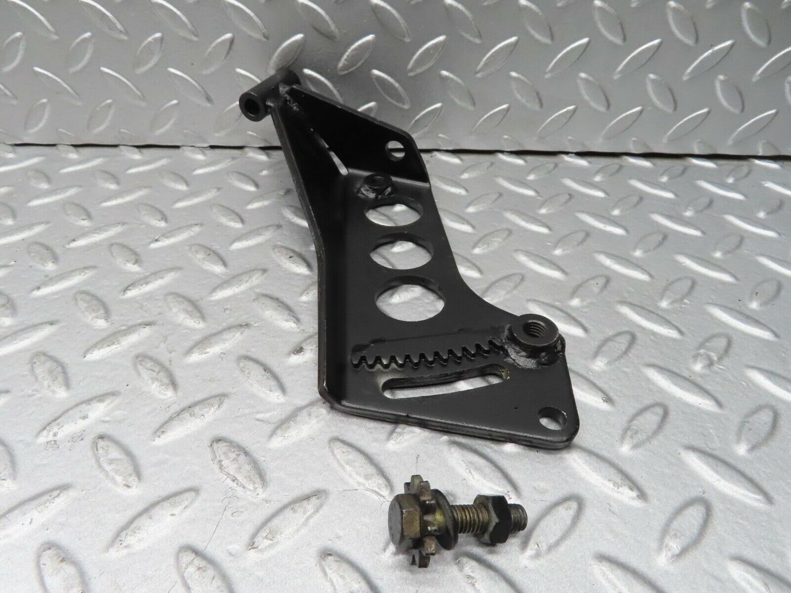 14512 Mercedes-Benz C107 280 SLC Power Steering Pump Bracket
