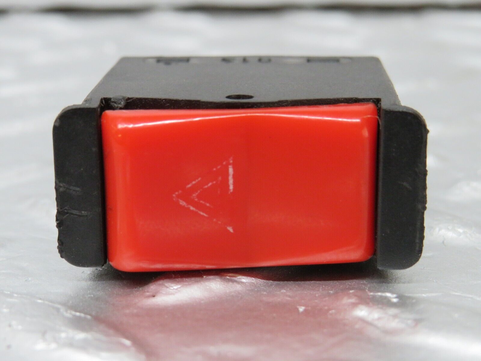 34619 Mercedes-Benz C126 380SEC Coupe Hazard Warning Light Switch 0008209010