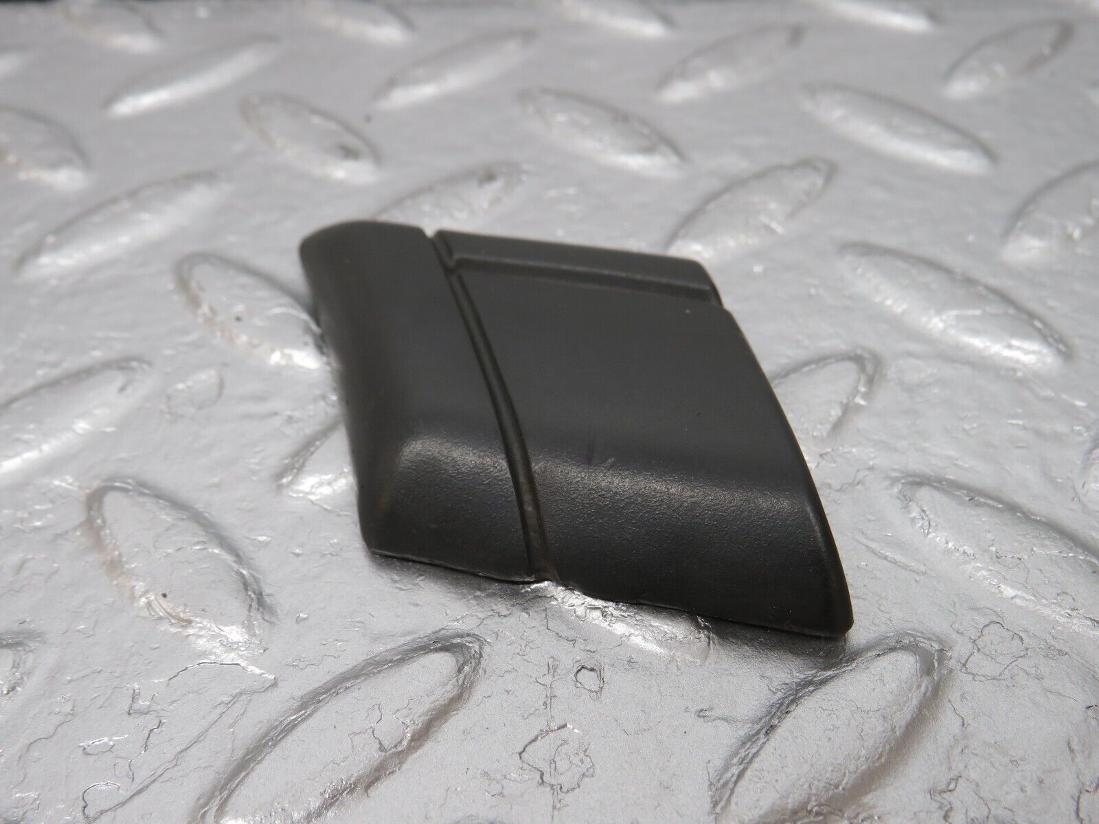 33998 Mercedes-Benz W124 260E Rear Right Fender Wing Centre Moulding Trim