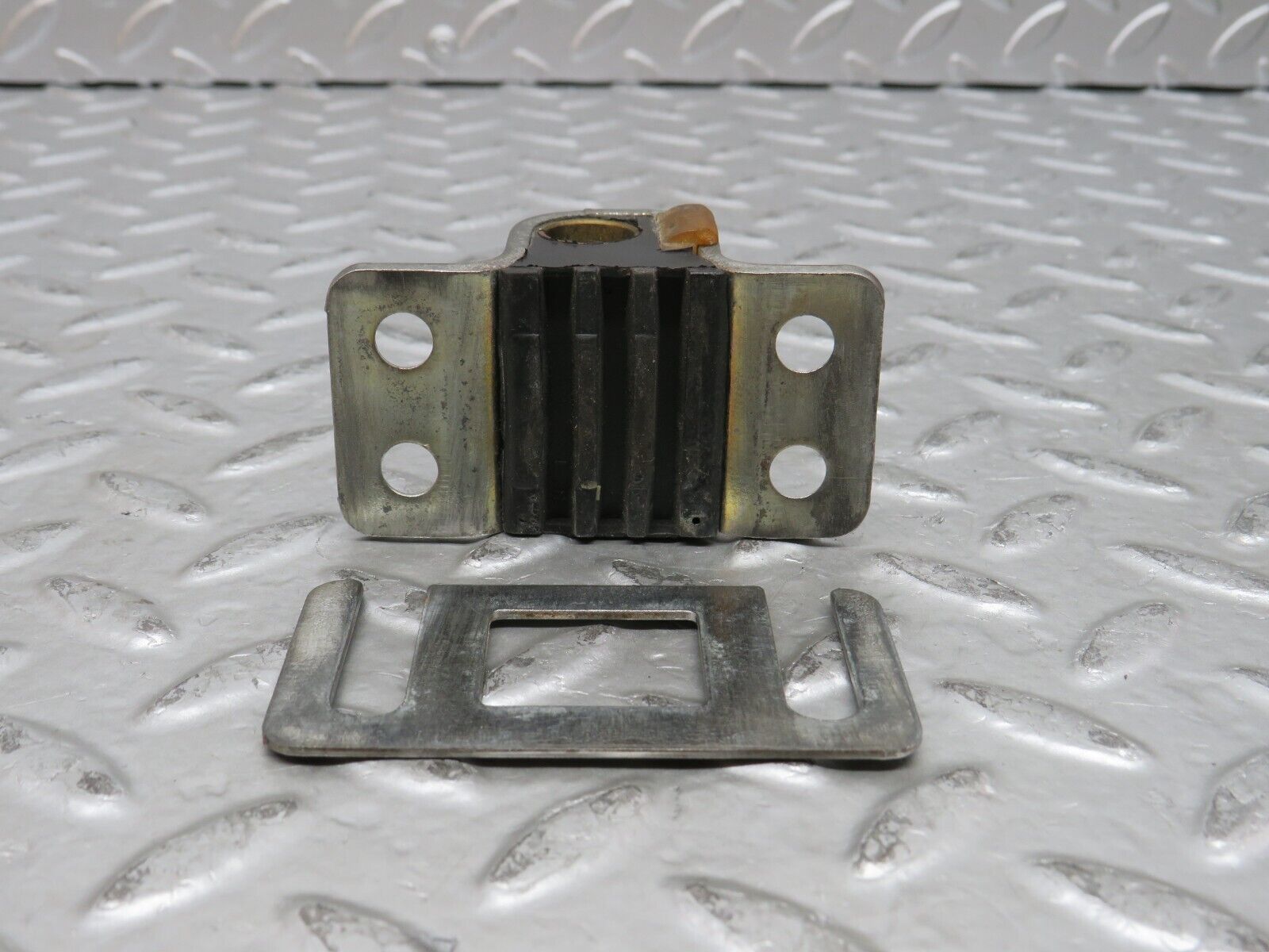 27947 Mercedes-Benz W123 280E Door Lock Latch Right Side