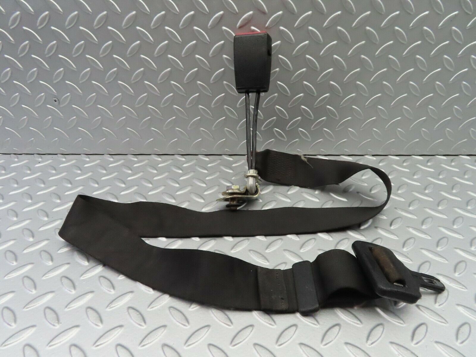 6778 Mercedes-Benz S124 E220 Wagon Rear Middle Seat Belt Assembly Buckle