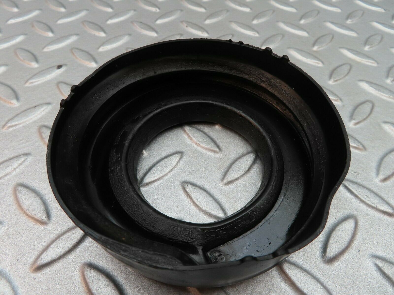 5551 Mercedes-Benz W124 230E Spring Mounting 2013211084