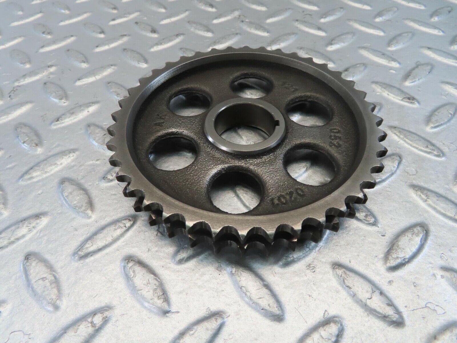 10980 Mercedes-Benz W115 220D Camshaft Timing Gear1210520201