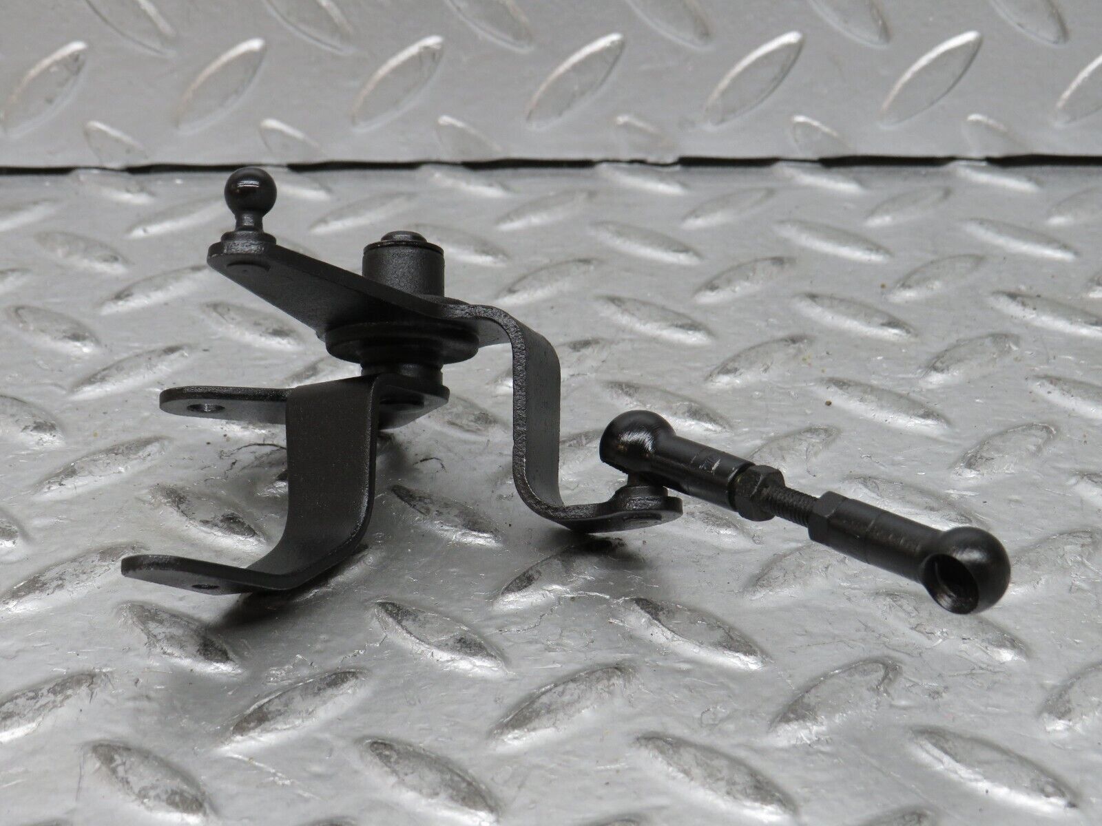 28087 Mercedes-Benz W123 280E Throttle Linkage