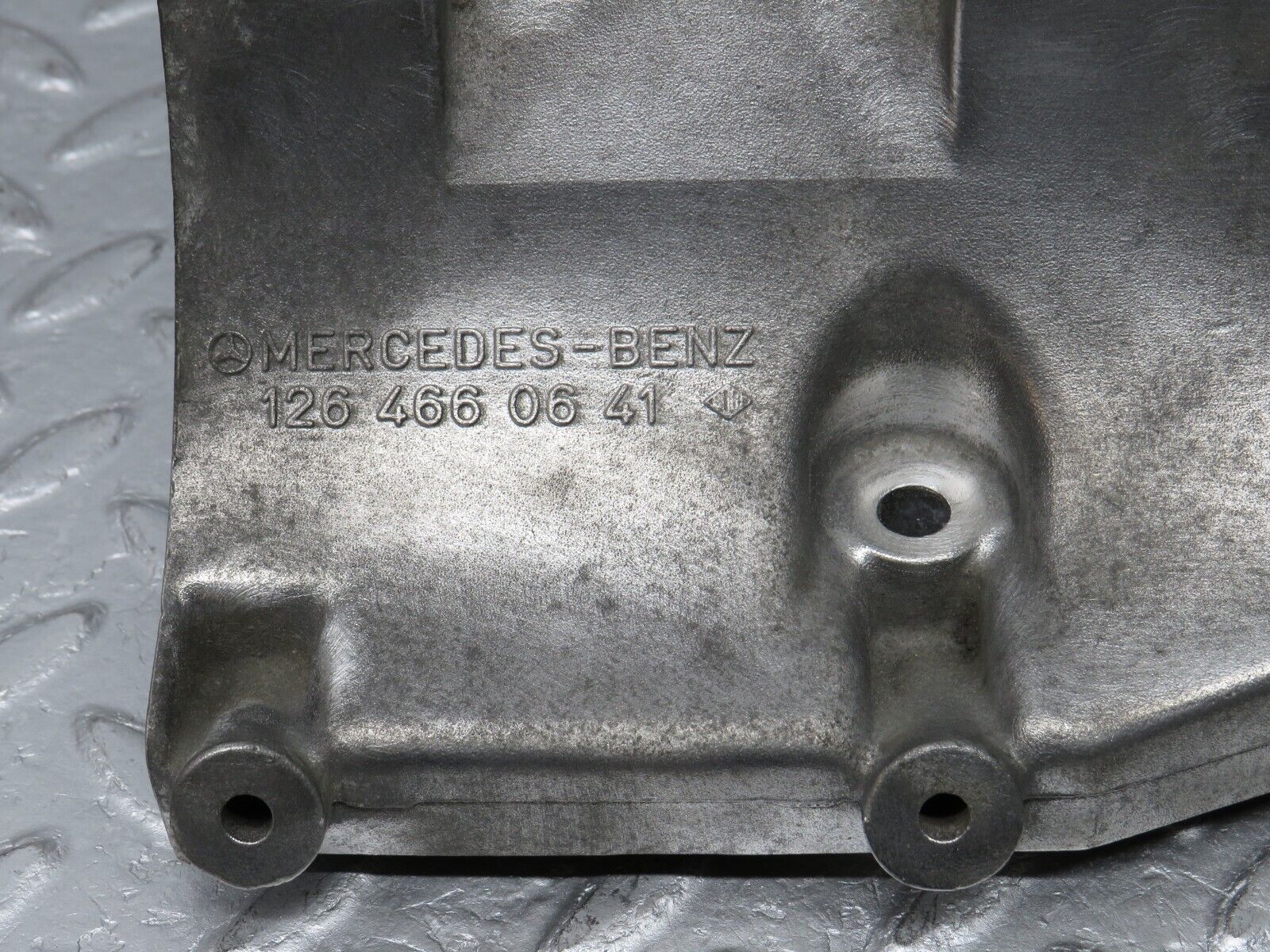 38814 Mercedes-Benz W201 190E 2.6L Power Steering Pump Bracket 1264660641