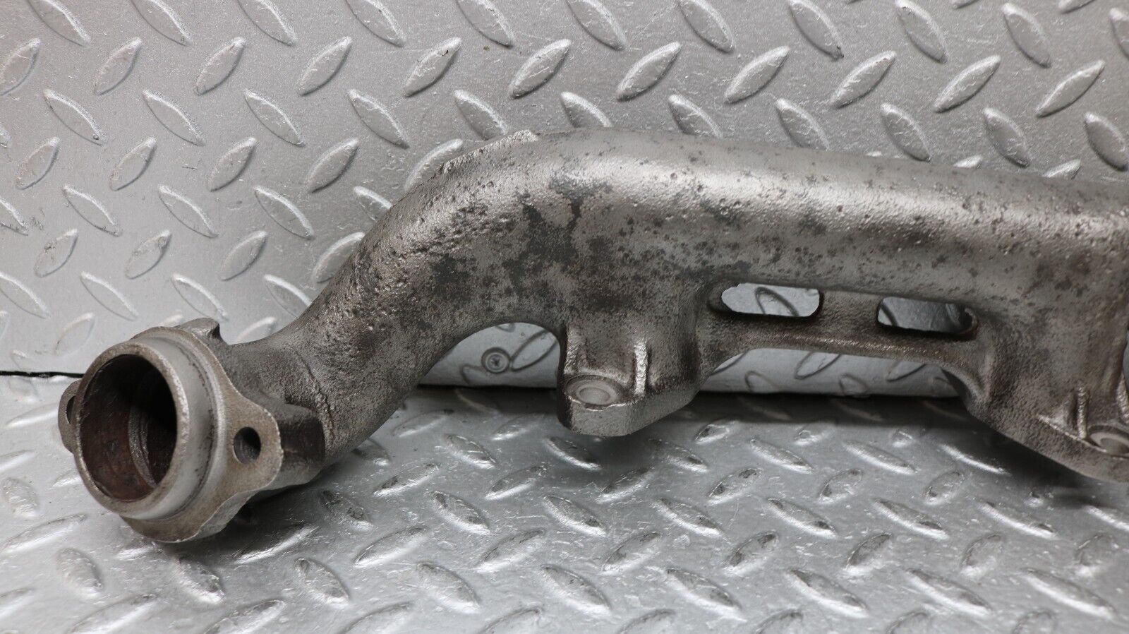 37249 Mercedes-Benz C126 420SEC Coupe Exhaust Manifold Right 1161422402 1161420602