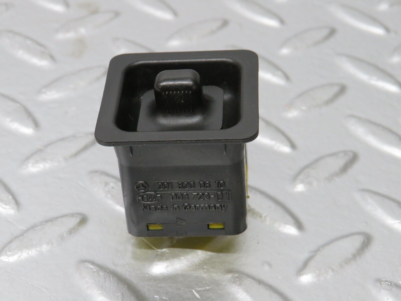 32207 Mercedes-Benz W123 230E Mirror Control Switch 2018200610