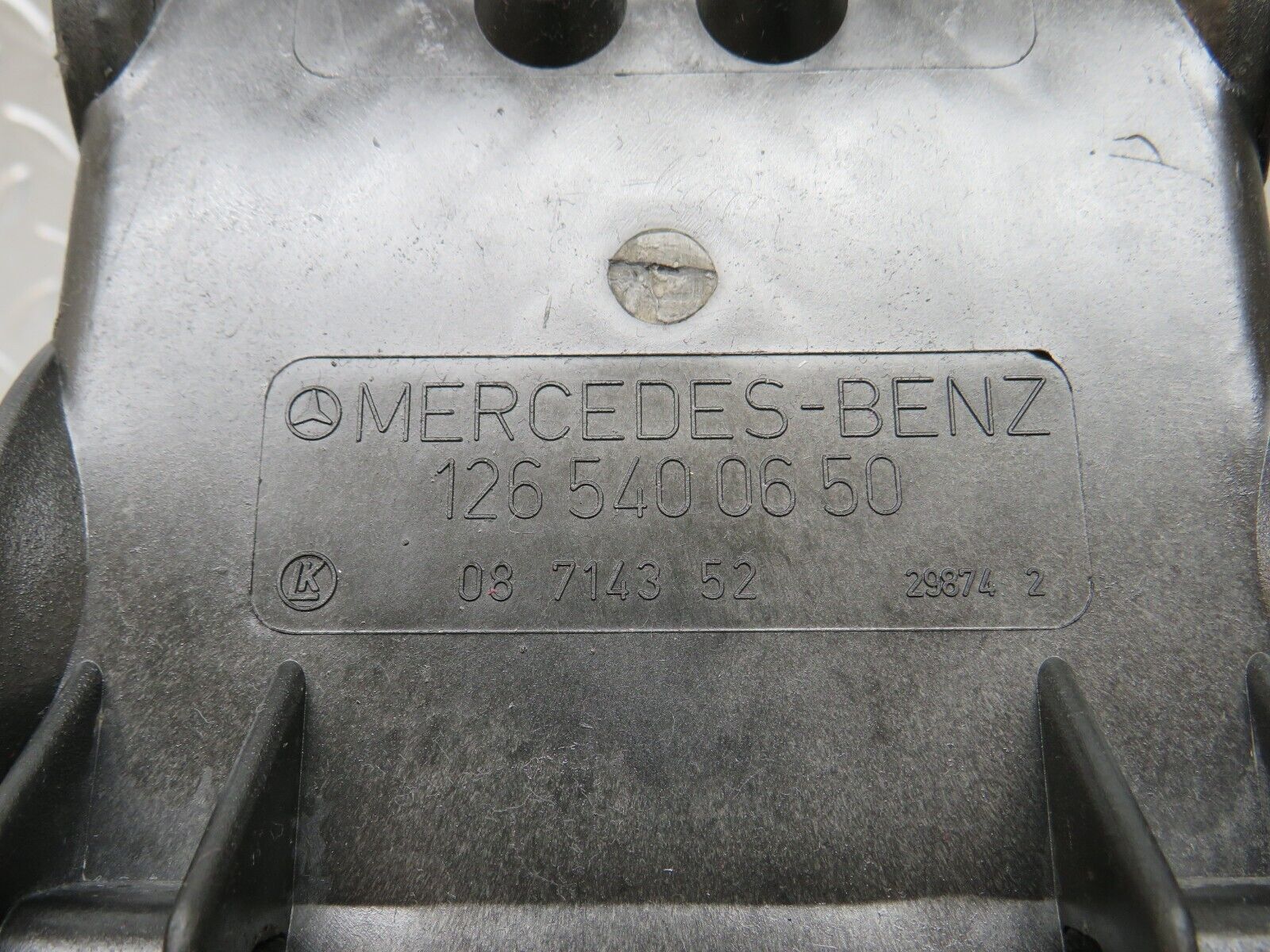 34440 Mercedes-Benz C126 380SEC Coupe Fuse Box 1265400650 1265400082