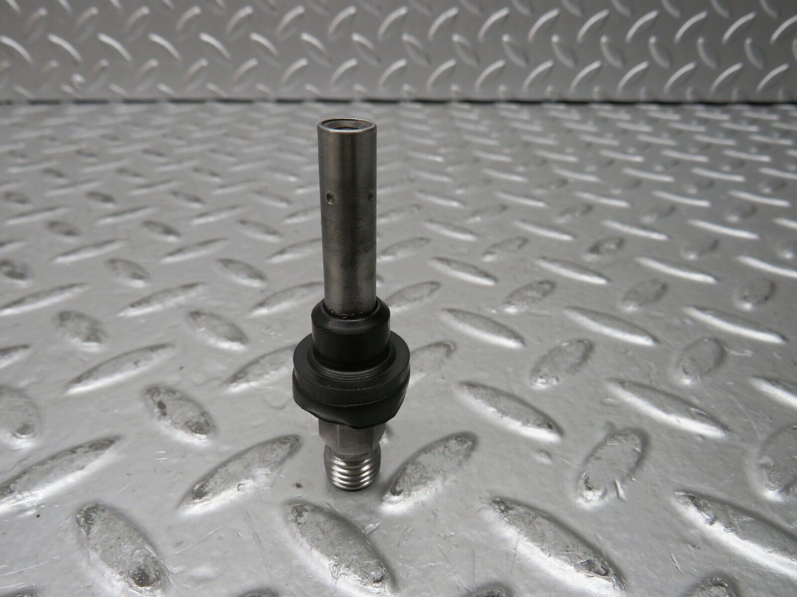 28662 Mercedes-Benz W123 230E Fuel Injector Bosch 0437502010