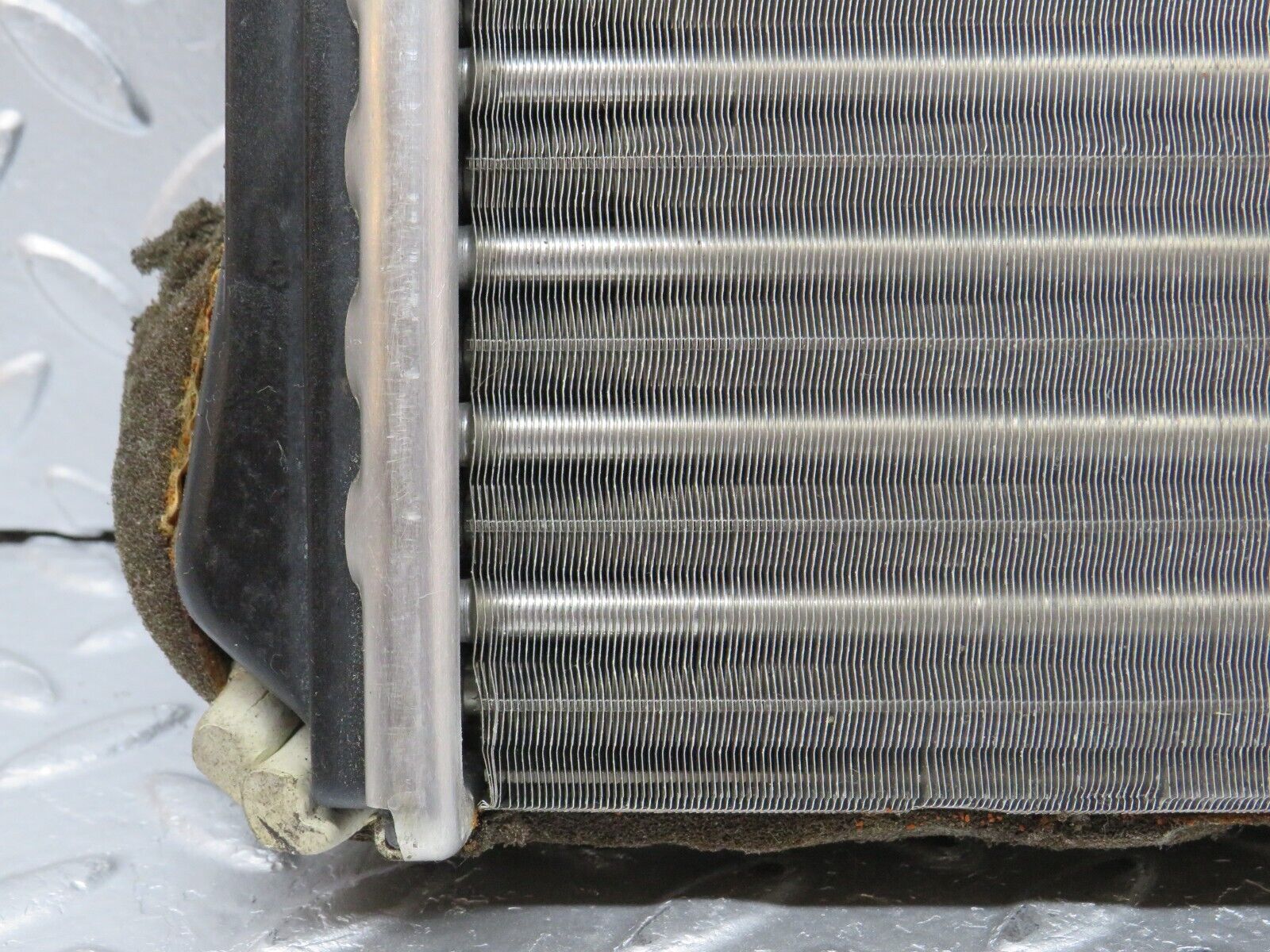 31434 Mercedes-Benz S124 220TE Wagon Heater Radiator Behr 90.565.00.047