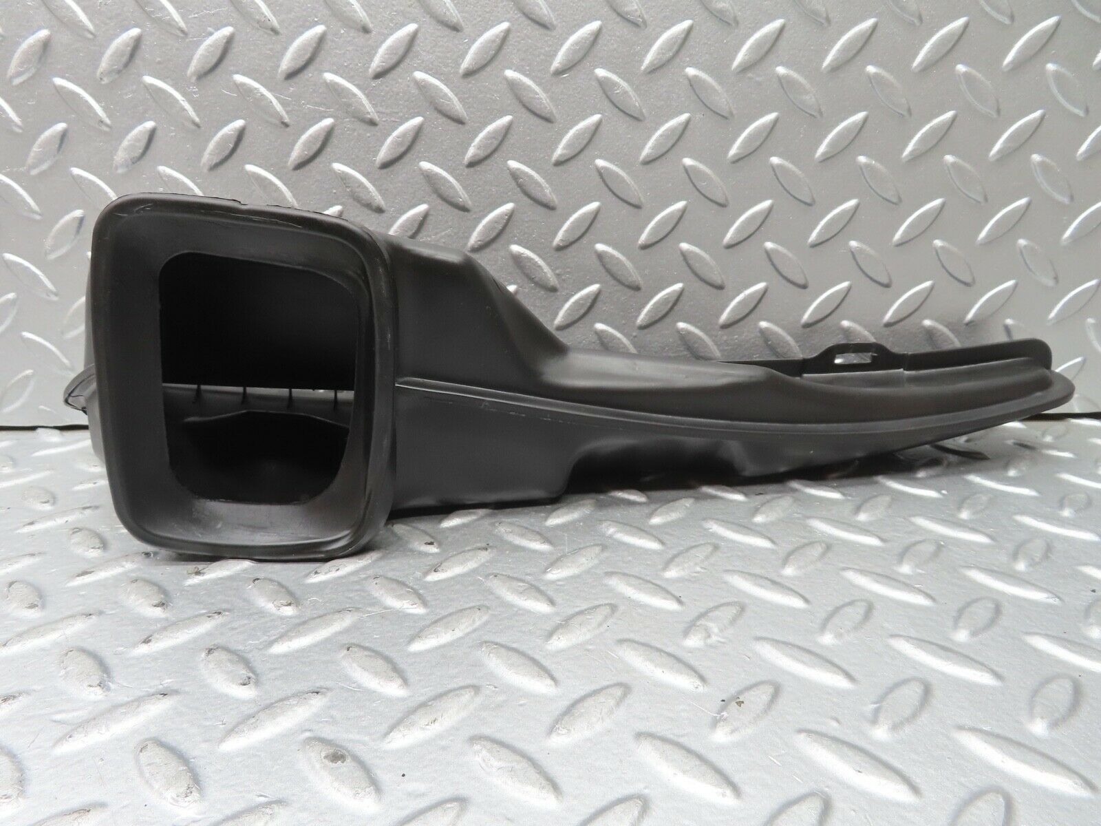 21658 Mercedes-Benz W126 300SE Dashboard Air Vent Duct Pair 1268300119